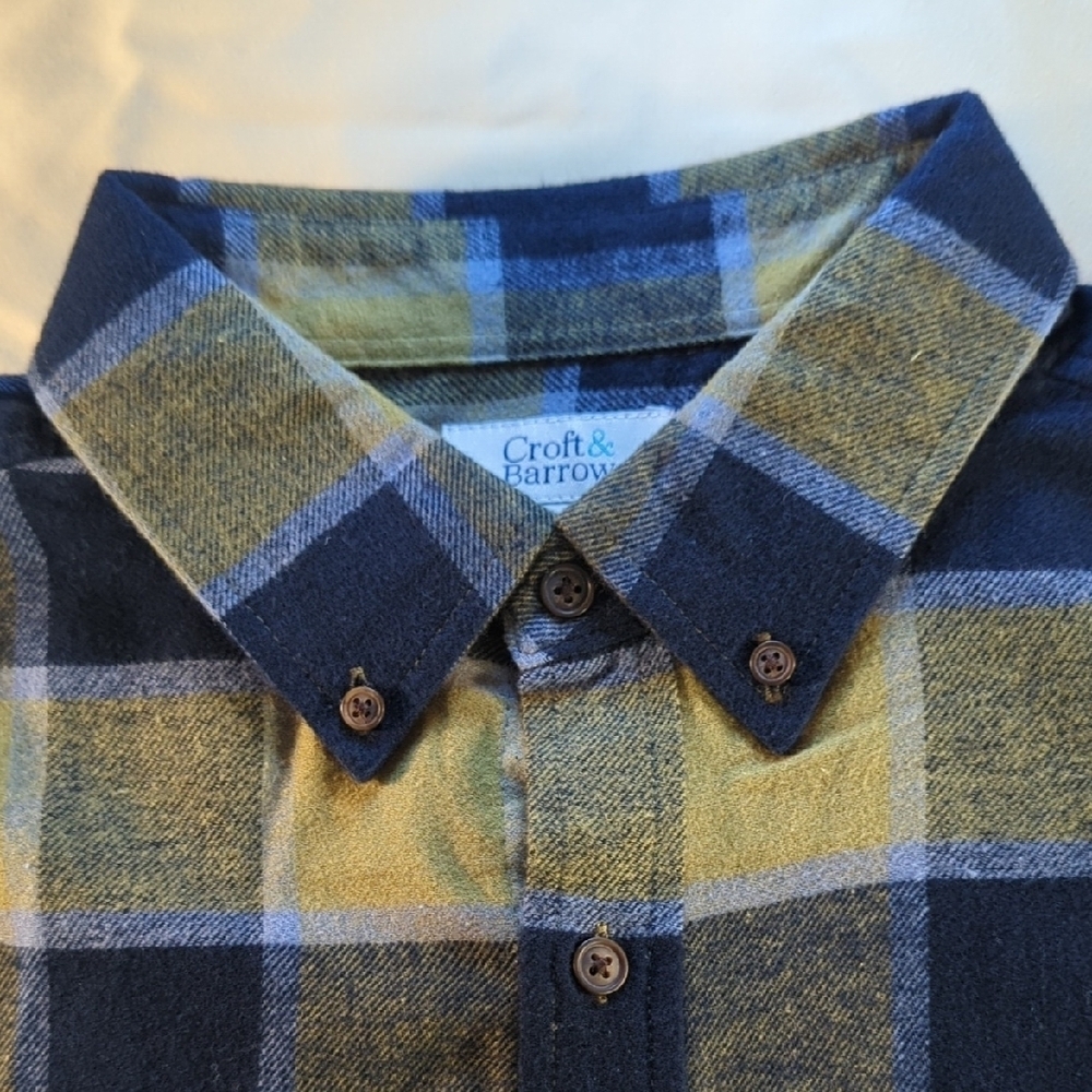 Croft & Barrow Blue and Yellow Casual Button Down Shirt - Picture 9 of 13